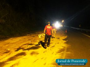 Vídeo: Acidente espalha grande quantidade de combustível, no Alto da Serra