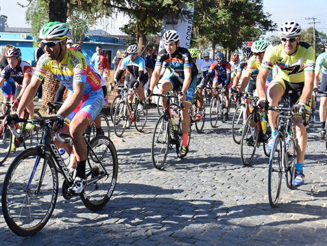 Pomerode recebe evento de ciclismo em homenagem a Hans Fischer