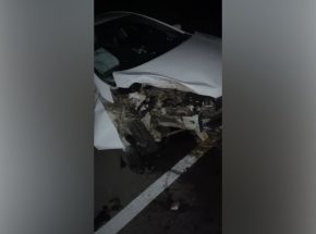 Carro atinge poste e deixa mais de 2200 residências sem energia, em Pomerode