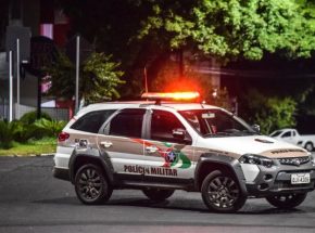 Dono de bar reage a ameaça com foice e acaba preso por lesão corporal em Indaial