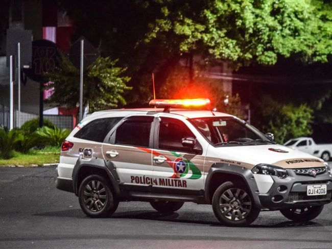 Dono de bar reage a ameaça com foice e acaba preso por lesão corporal em Indaial