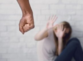 Homem de 40 anos é preso por agredir e tentar enforcar esposa em Pomerode