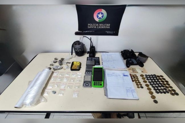 Criança é arremessada de muro durante operação da PM em Ilhota