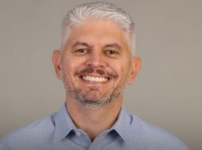 Egídio Ferrari, prefeito de Blumenau, é vítima de 'golpe do whatsapp falso'