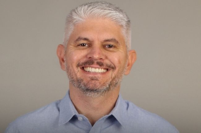 Egídio Ferrari, prefeito de Blumenau, é vítima de 'golpe do whatsapp falso'