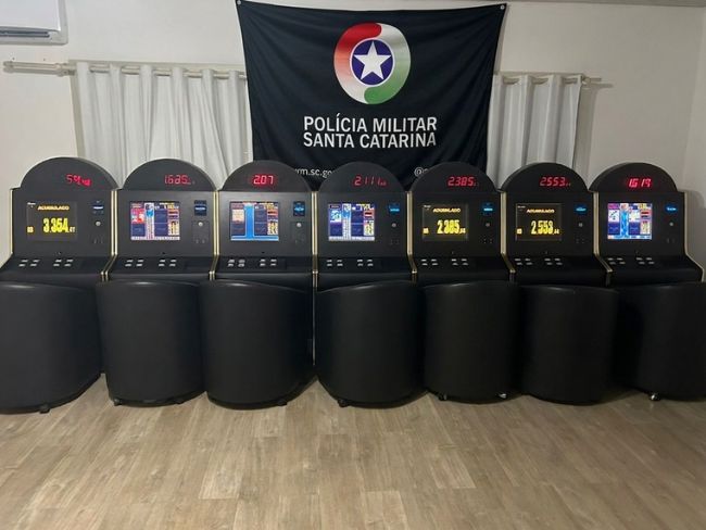 Cassino clandestino é fechado em Blumenau; faturamento presumido ultrapassa os R$ 2 milhões