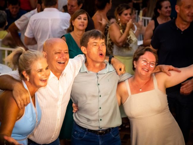 Clube Pomerode revive grandes momentos em noite de música, reencontros e solidariedade