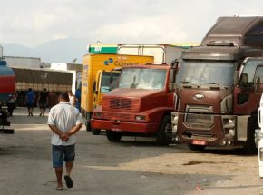Caminhoneiros devem entrar em greve nesta quinta-feira (19) em SC