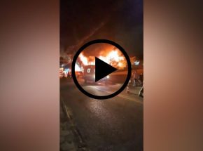 Incêndio de grandes proporções atinge loja de auto peças em Blumenau
