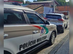 Mulher leva soco na boca durante discussão e companheiro é preso em Timbó