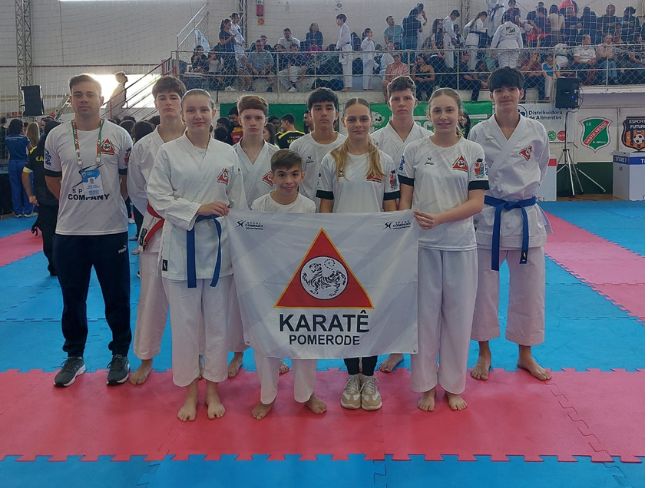 Caratecas pomerodenses brilham e conquistam seis medalhas em Campeonato Estadual de Karate