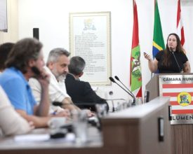 Secretaria Municipal de Promoção da Saúde faz prestação de contas na Câmara de Blumenau