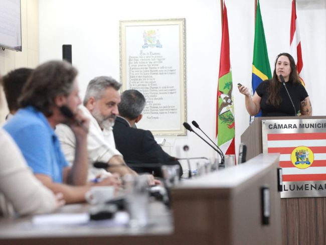 Secretaria Municipal de Promoção da Saúde faz prestação de contas na Câmara de Blumenau