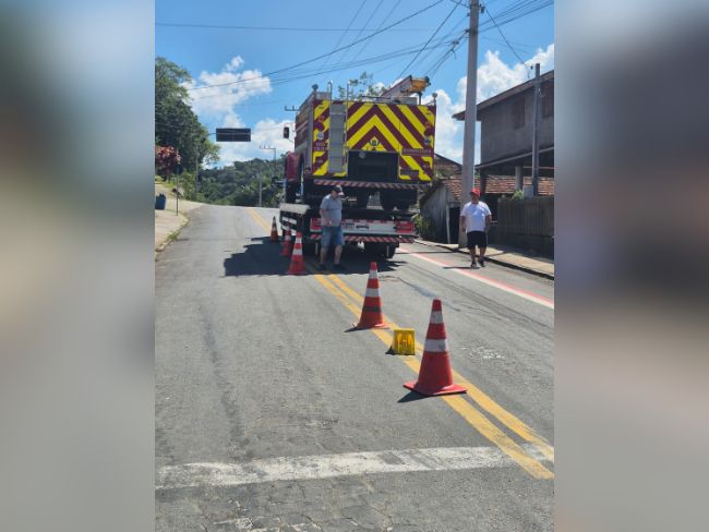 Viatura dos Bombeiros Voluntários de Pomerode sofre pane mecânica a caminho de incêndio