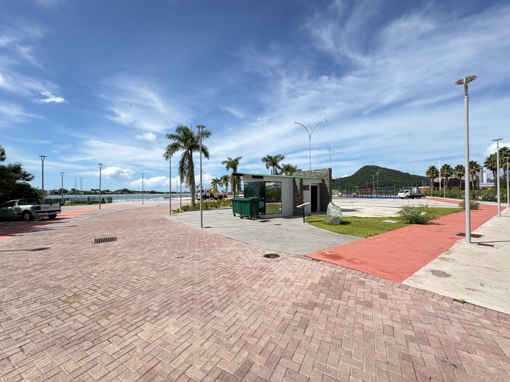 Parque tem mais de 12 mil metros quadrados e deve contar com quadra de padel, heliponto e mirante - Fotos: Divulgação/Prefeitura de Itajaí