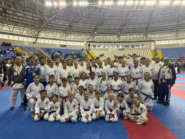 Caratecas de Pomerode garantem 54 medalhas e conquistam Taça Santa Catarina de Karate 2026