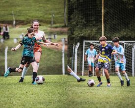 Goleadas marcam primeiro dia do Campeonato Catarinense Escolar de Futebol, em Pomerode
