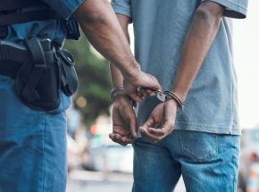 Homem é preso em flagrante após sequestrar a própria filha e ameaçar atropelar policiais em Brusque