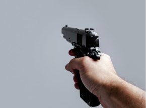 Ocorrência de som alto termina com homem baleado por PM em Gaspar