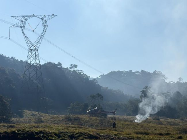 URGENTE: Aeronave cai em Pomerode e atinge rede elétrica, no Testo Central