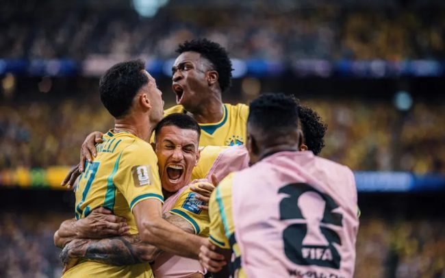 Brasil faz virada histórica com gol nos acréscimos e garante vaga para as oitavas de final da Copa do Mundo
