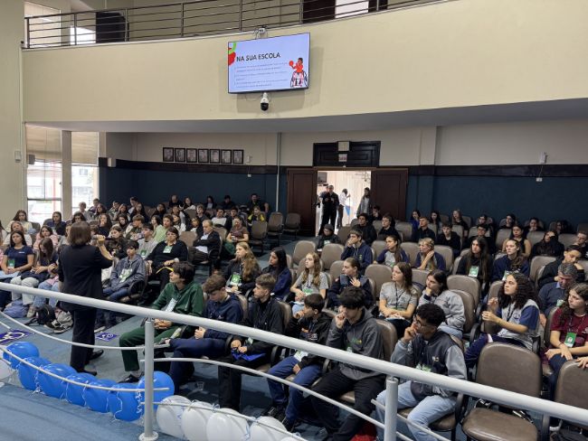 Câmara de Vereadores de Pomerode reúne cerca de 100 vereadores mirins em evento inédito na cidade