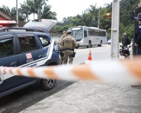 Motociclista morre após colidir com poste em Blumenau