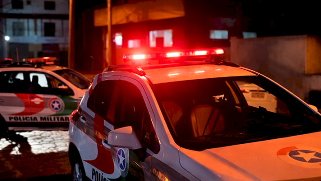 Assaltante desiste de roubo por não conseguir dirigir carro automático, em Rio do Sul