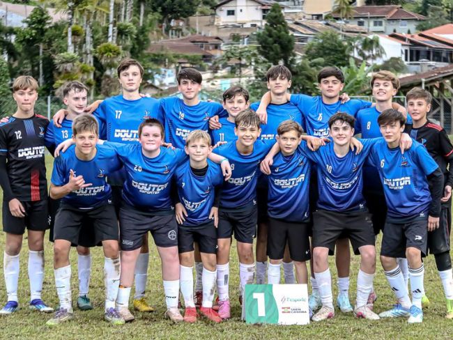 Escola de Pomerode conquista título da etapa microrregional do Campeonato Catarinense de Futebol Escolar