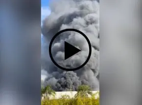 VÍDEO incêndio de grandes proporções atinge empresa têxtil em Itajaí