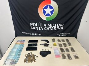 Após tentar balear cães em Pomerode, homem é preso e ponto de tráfico é fechado