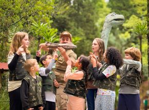 Dinossauros brasileiros viram protagonistas em parque temático de SC