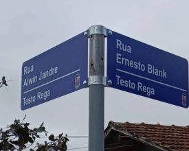 Pomerode instala quase 400 novas placas de rua e padroniza estacionamentos na Praça Jorge Lacerda